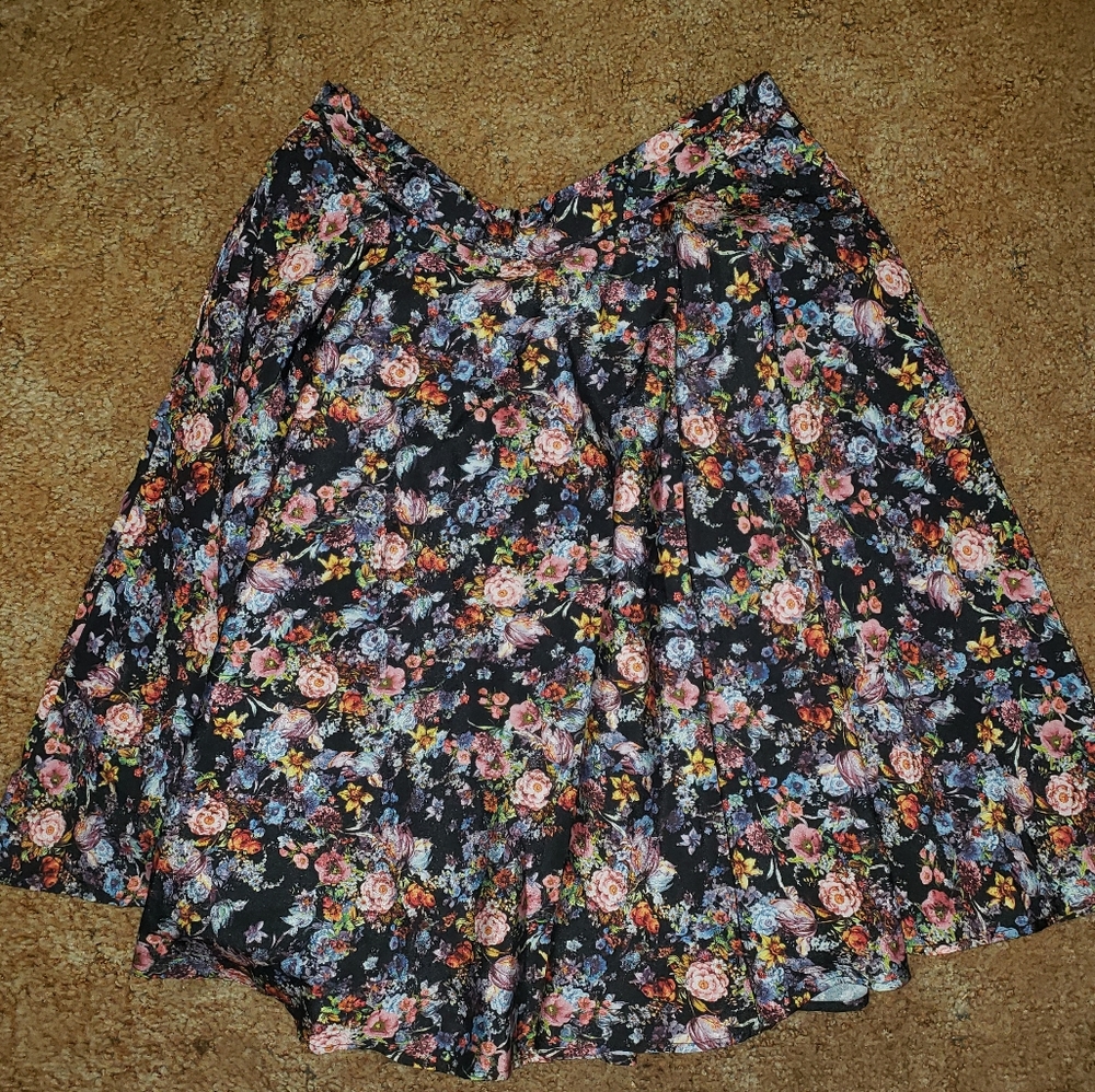 Flower patterned midi flowy skirt